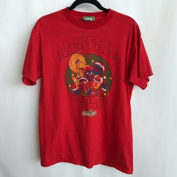 SESAME STREET Characters group picture Merry Christmas red graphic tee size Med - Picture 10 of 10